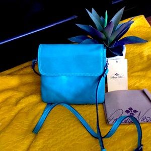 New with tags Patricia Nash Aqua leather purse !
